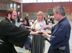 Nahkampftechniken der Samurai werden von Ohtani Sensei gelehrt und korrigiert