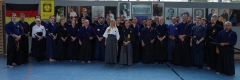 Einige Teilnehmer der Iaido-Gruppe, geleitet von Kumazawa Sensei 8.Dan Iaido Kyoshi und Co-Trainerin Christine Rauscher 7.Dan Iaido Kyoshi vom Asien Sport-Center Freiburg. Der Unterricht erfolgte in der großen Tradition des IMAF Iaido.