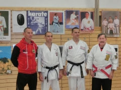 Dr. Gero Guzek 3.Dan, Michael Krohn 2.Dan Ganz links: Der Lehrmeister Bernd Hempel Ganz rechts: Der Prüfungsvorsitzende H.D.Rauscher  Mitbegründer des Karatesport in Deutschland